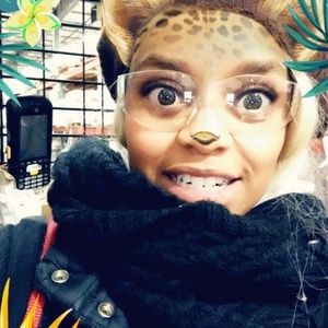 Meet your Posher, Iris